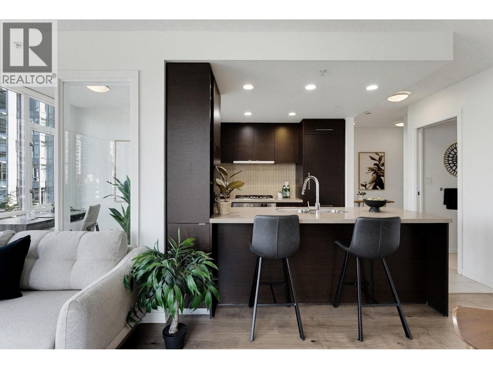 708 833 Homer Street, Vancouver: photo 1 of 40