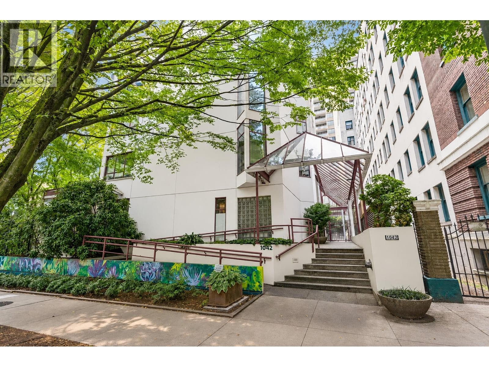 602 1042 Nelson Street, Vancouver: photo 1 of 23