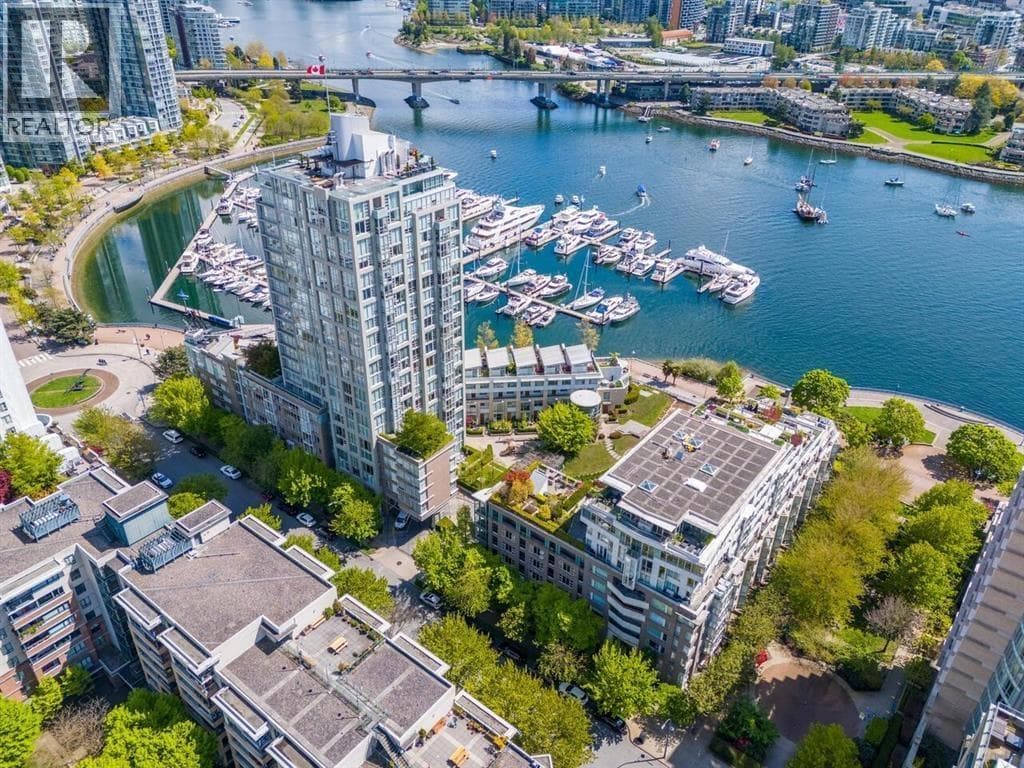 608 1228 Marinaside Crescent Street, Vancouver: photo 1 of 40