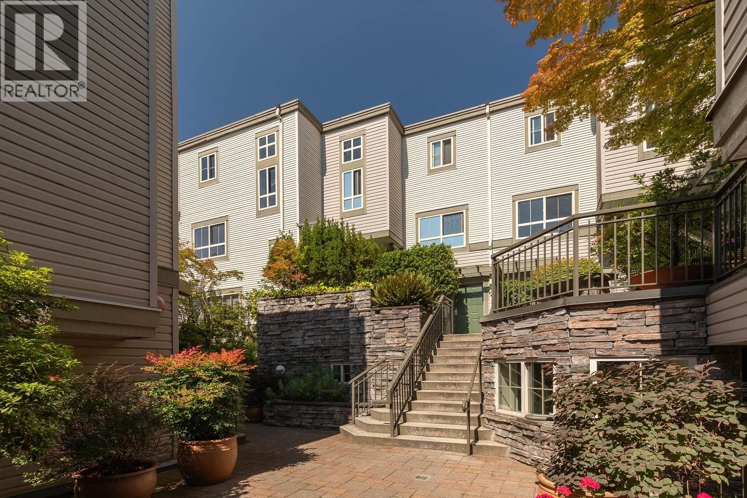 34 2375 W Broadway, Vancouver: photo 1 of 29