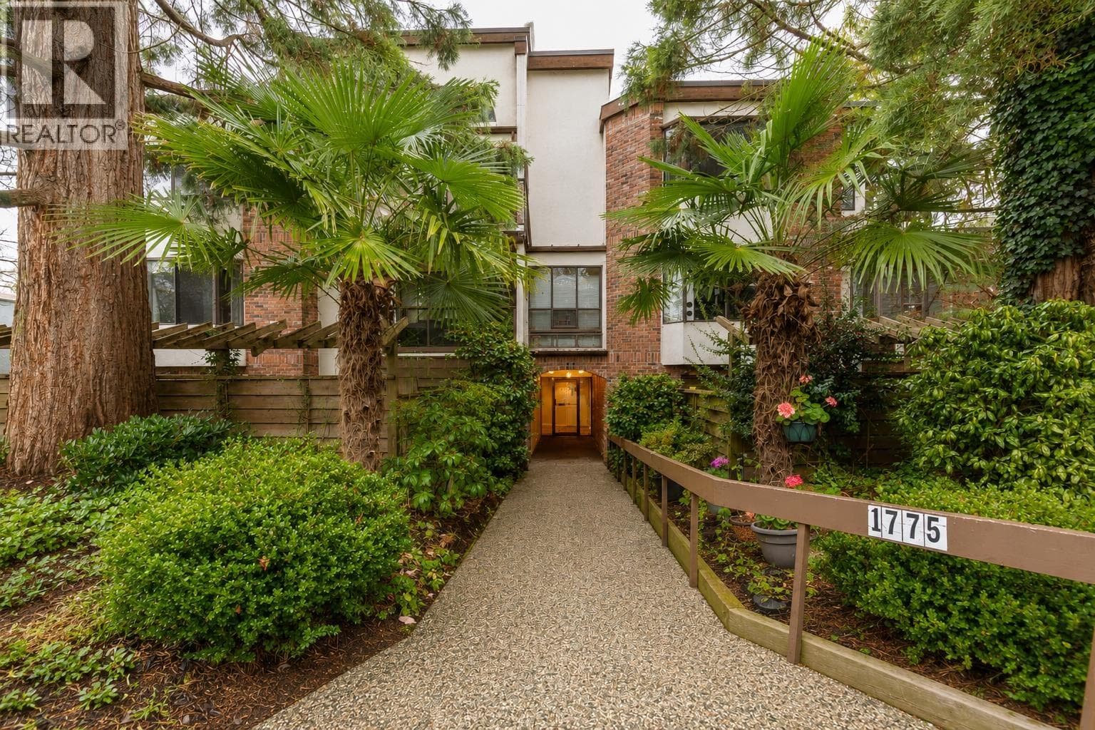 203 1775 W 10th Avenue, Vancouver: photo 1 of 11