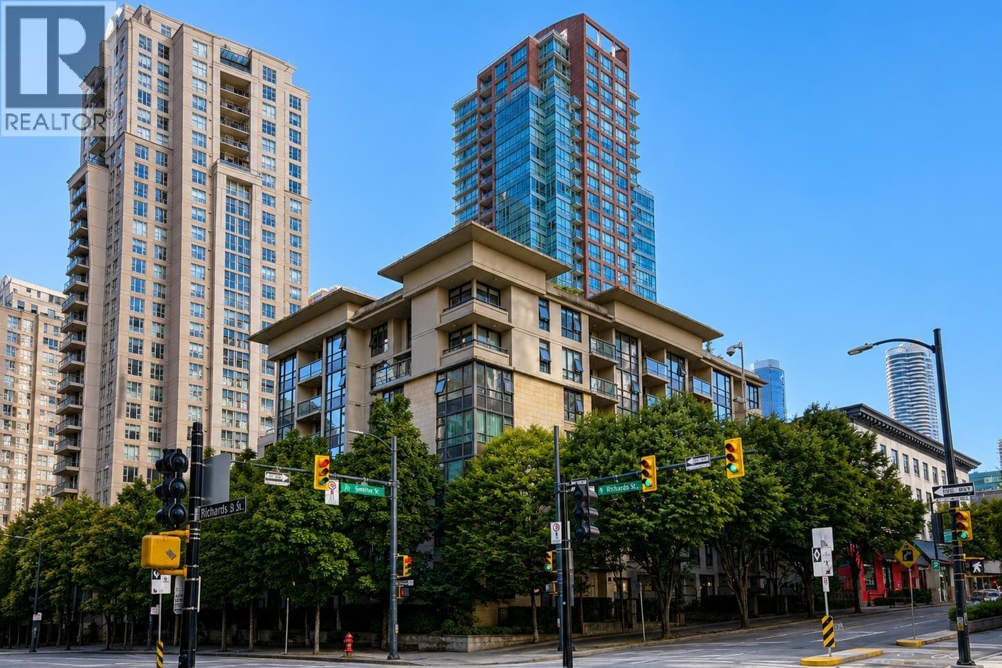 201 538 Smithe Street, Vancouver: photo 1 of 24