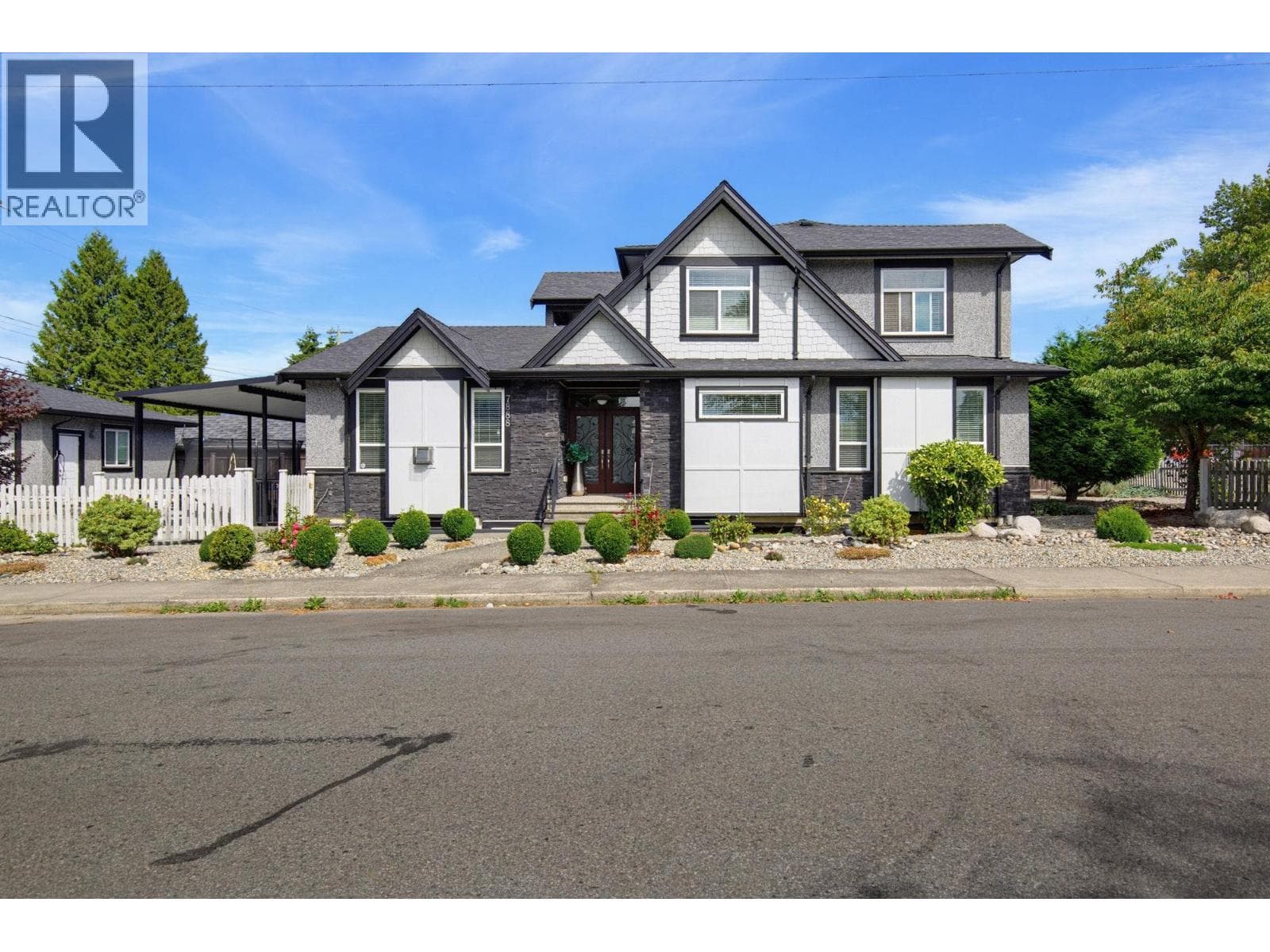 7888 Coquitlam Street, Burnaby: photo 1 of 36