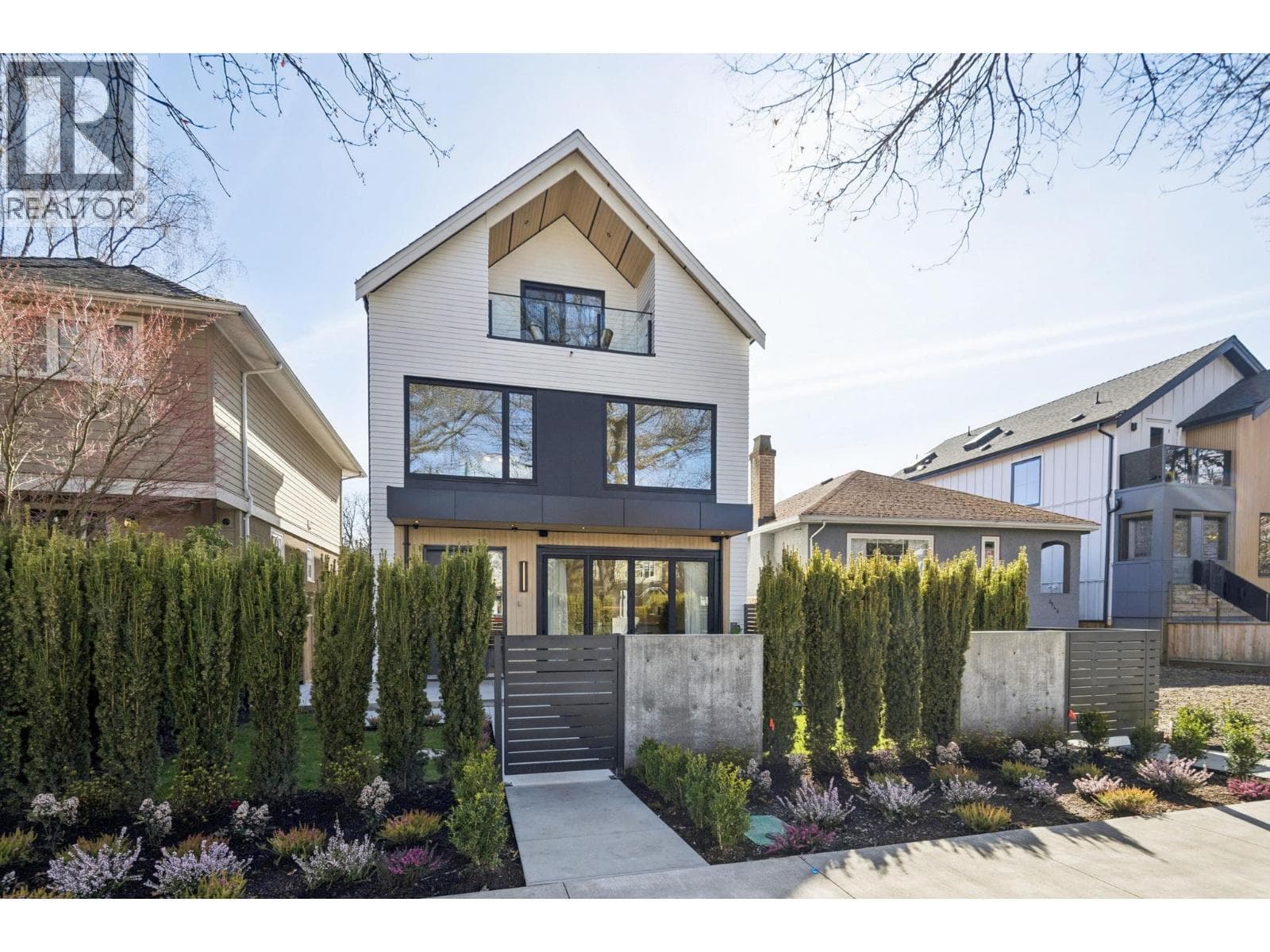 2 3036 W 13th Avenue, Vancouver: photo 1 of 40