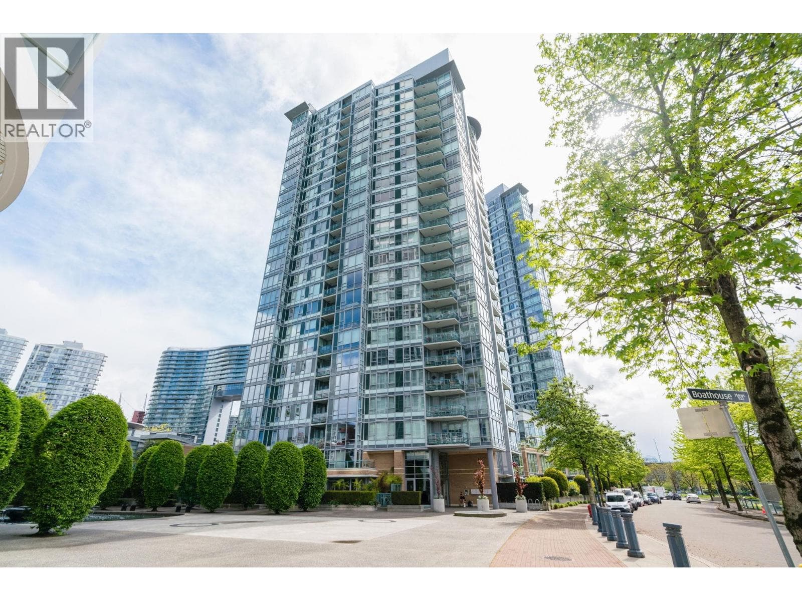 505 1067 Marinaside Crescent, Vancouver: photo 1 of 40