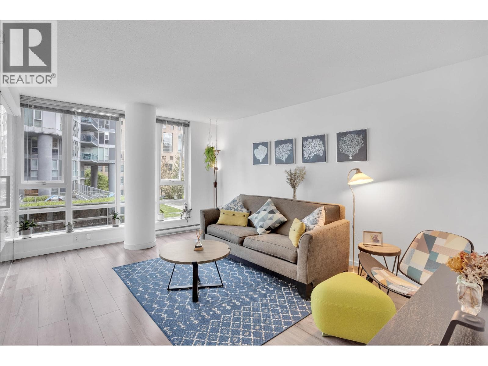 502 233 Robson Street, Vancouver: photo 1 of 17