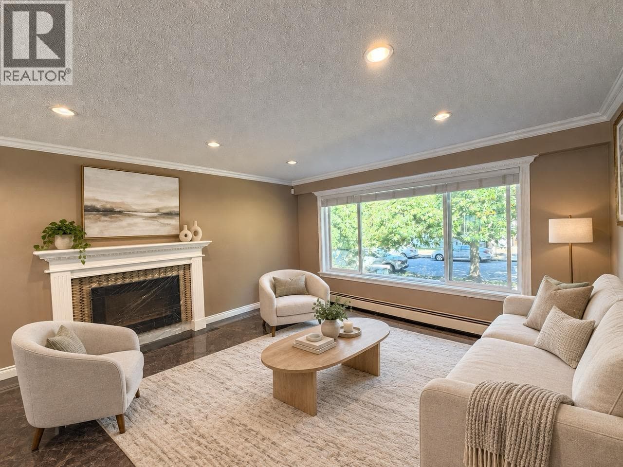 5885 Lincoln Street, Vancouver: photo 1 of 39