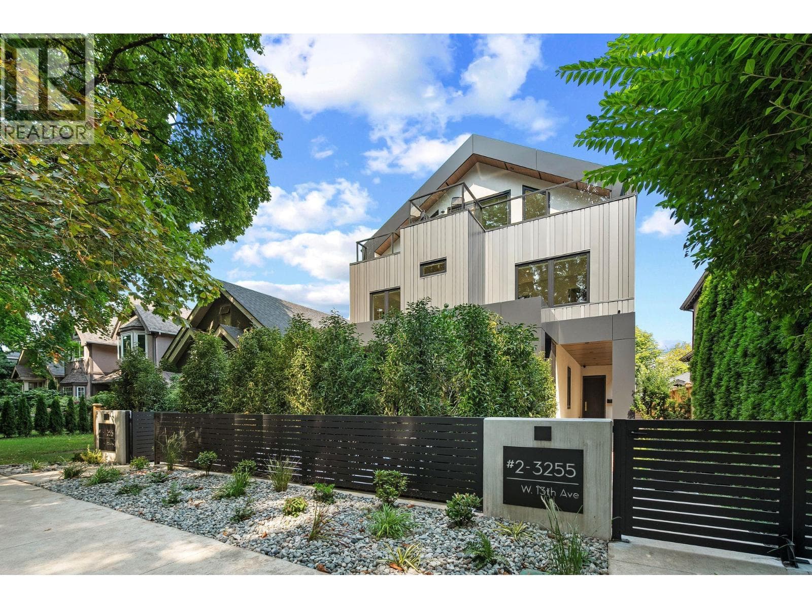 2 3255 W 13th Avenue, Vancouver: photo 1 of 40