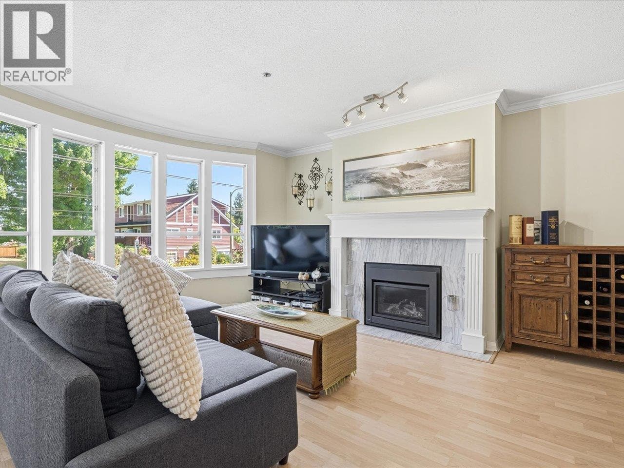 201 3220 W 4th Avenue, Vancouver: photo 1 of 20