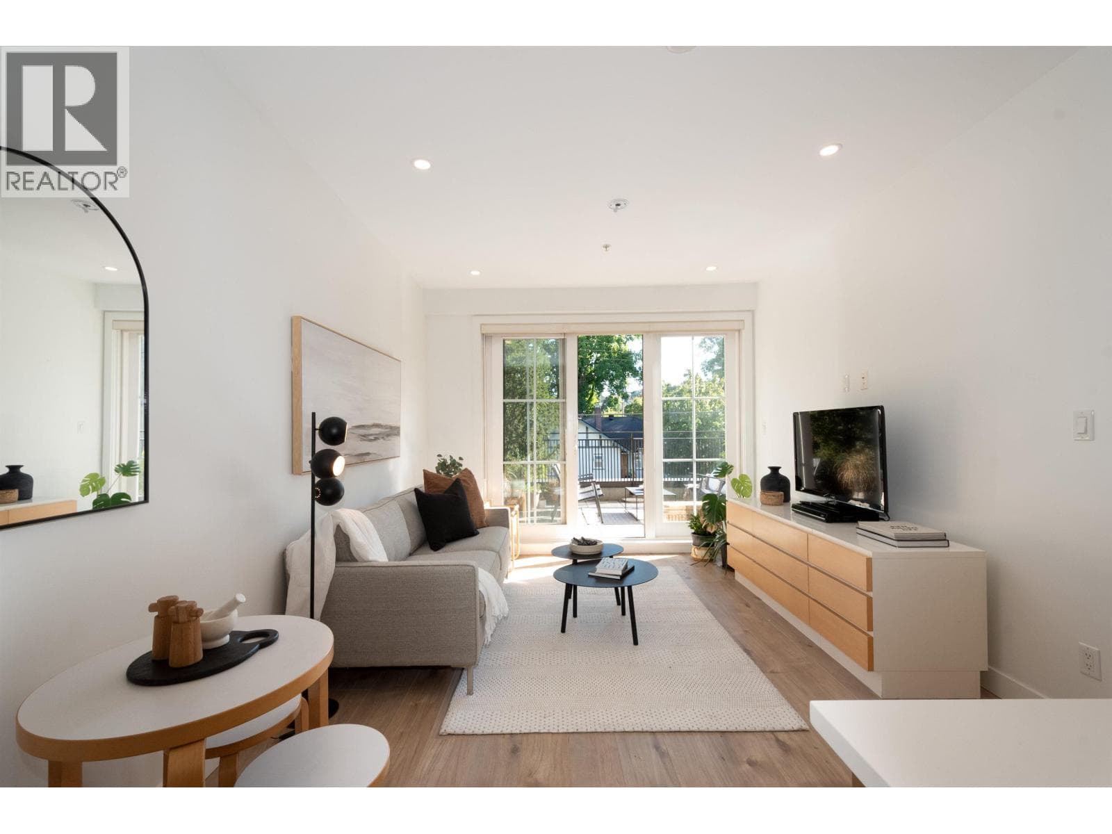 203 2528 Collingwood Street, Vancouver: photo 1 of 40