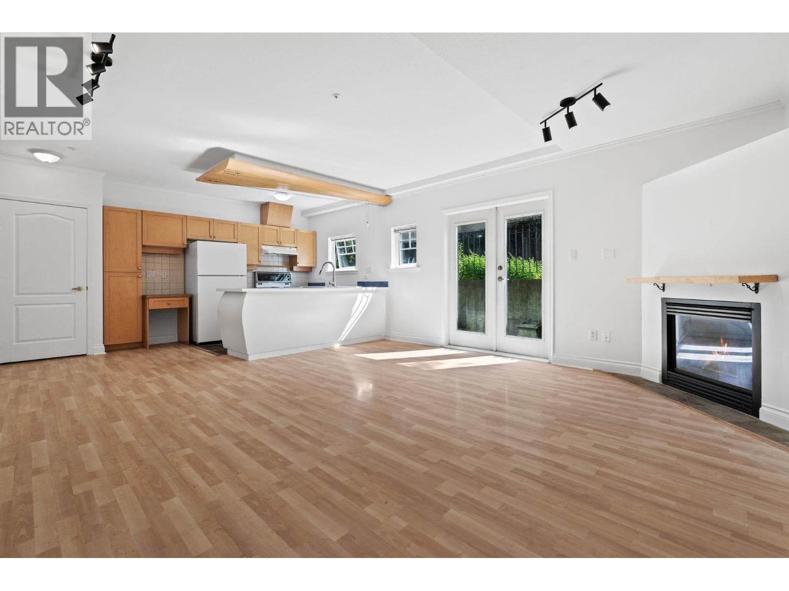 3027 W 7th Avenue, Vancouver: photo 1 of 37