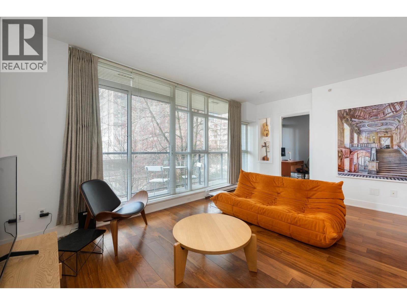 303 988 Richards Street, Vancouver: photo 1 of 25