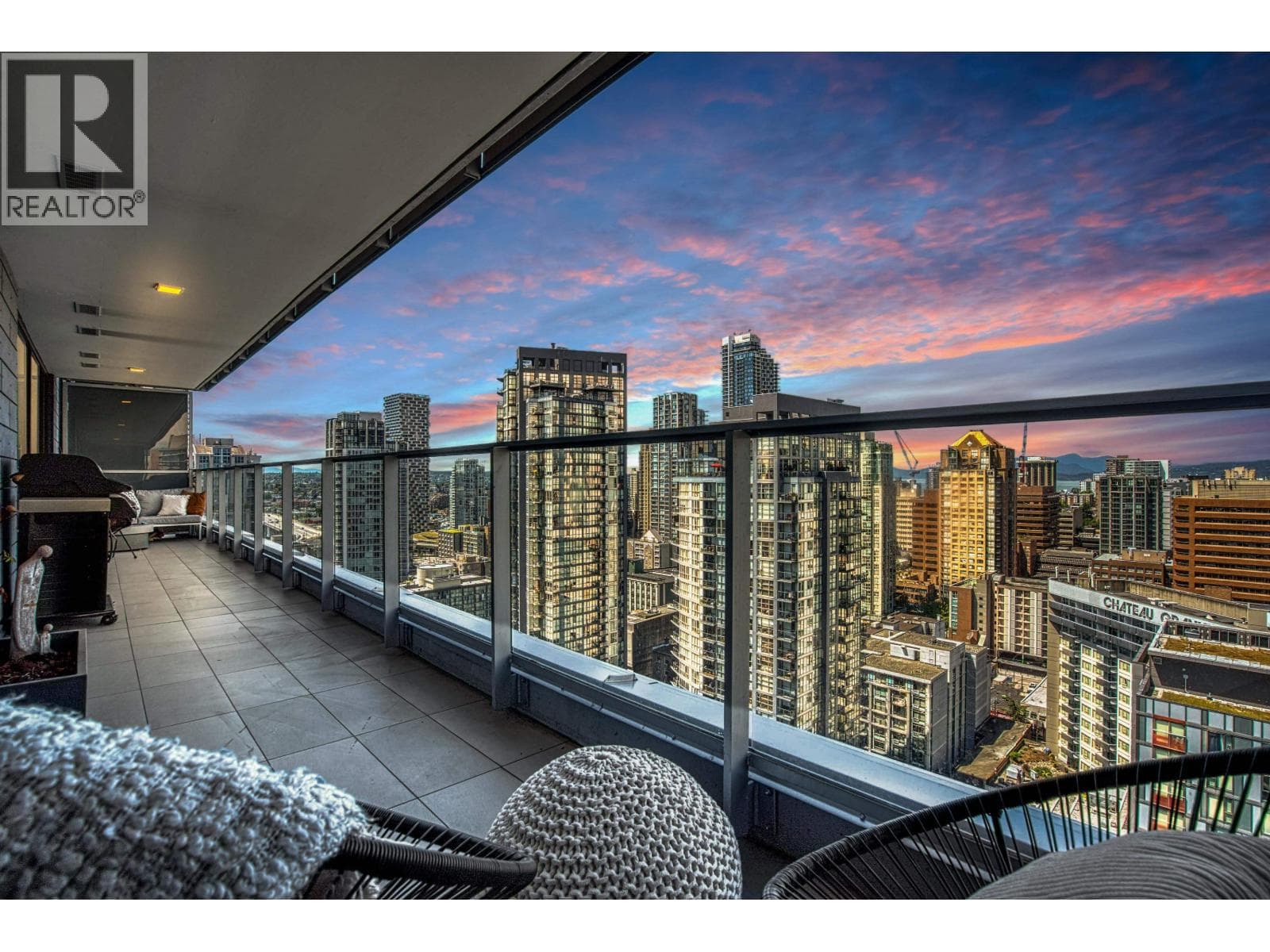 2607 1111 Richards Street, Vancouver: photo 1 of 40
