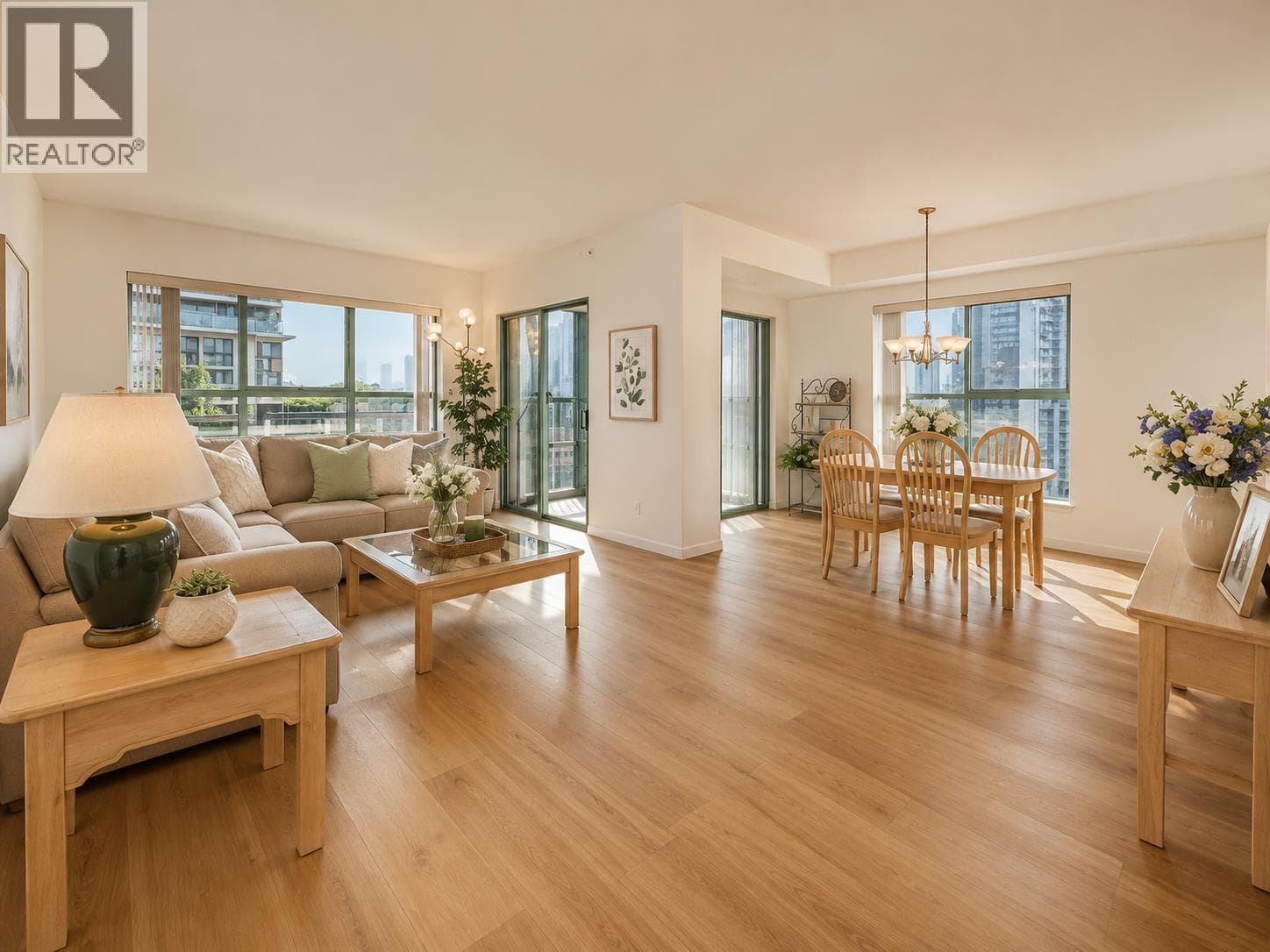 1903 909 Burrard Street, Vancouver: photo 1 of 40