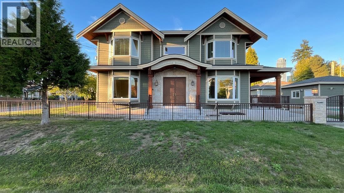 4319 Greta Street, Burnaby: photo 1 of 40