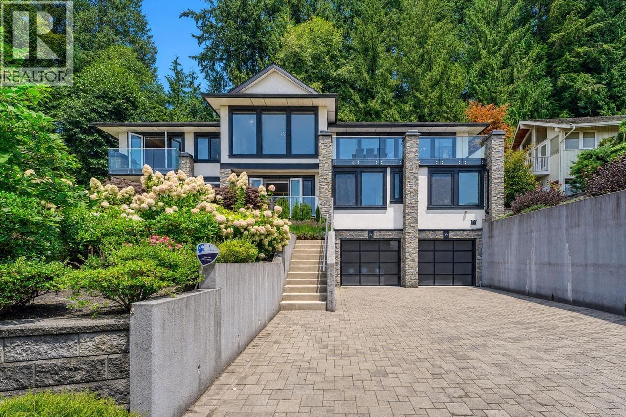 4816 Skyline Drive, North Vancouver: photo 1 of 40
