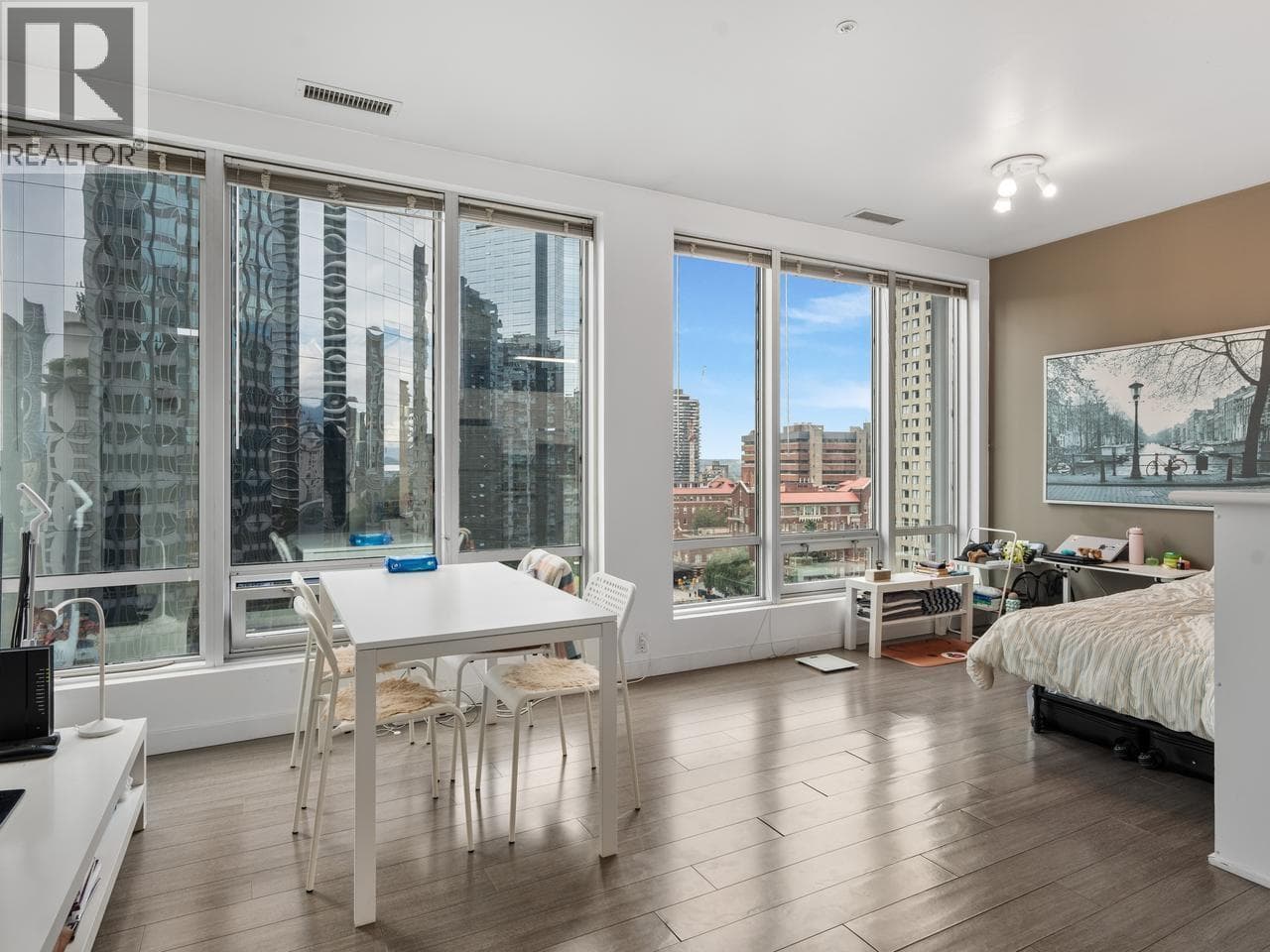 902 989 Nelson Street, Vancouver: photo 1 of 26