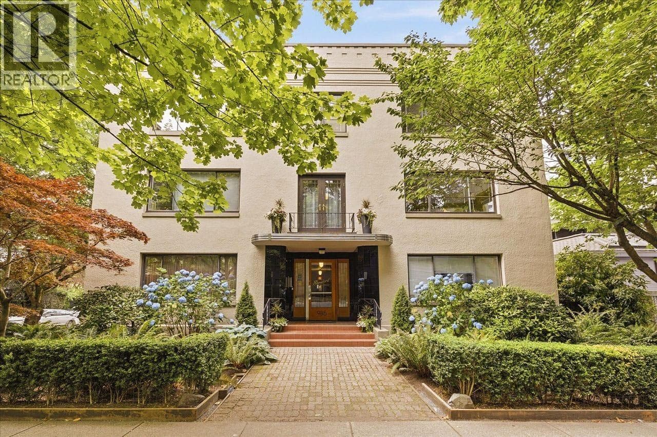 6 985 Jervis Street, Vancouver: photo 1 of 25