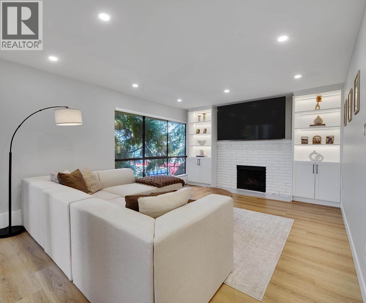 303 1877 W 5th Avenue, Vancouver: photo 1 of 23