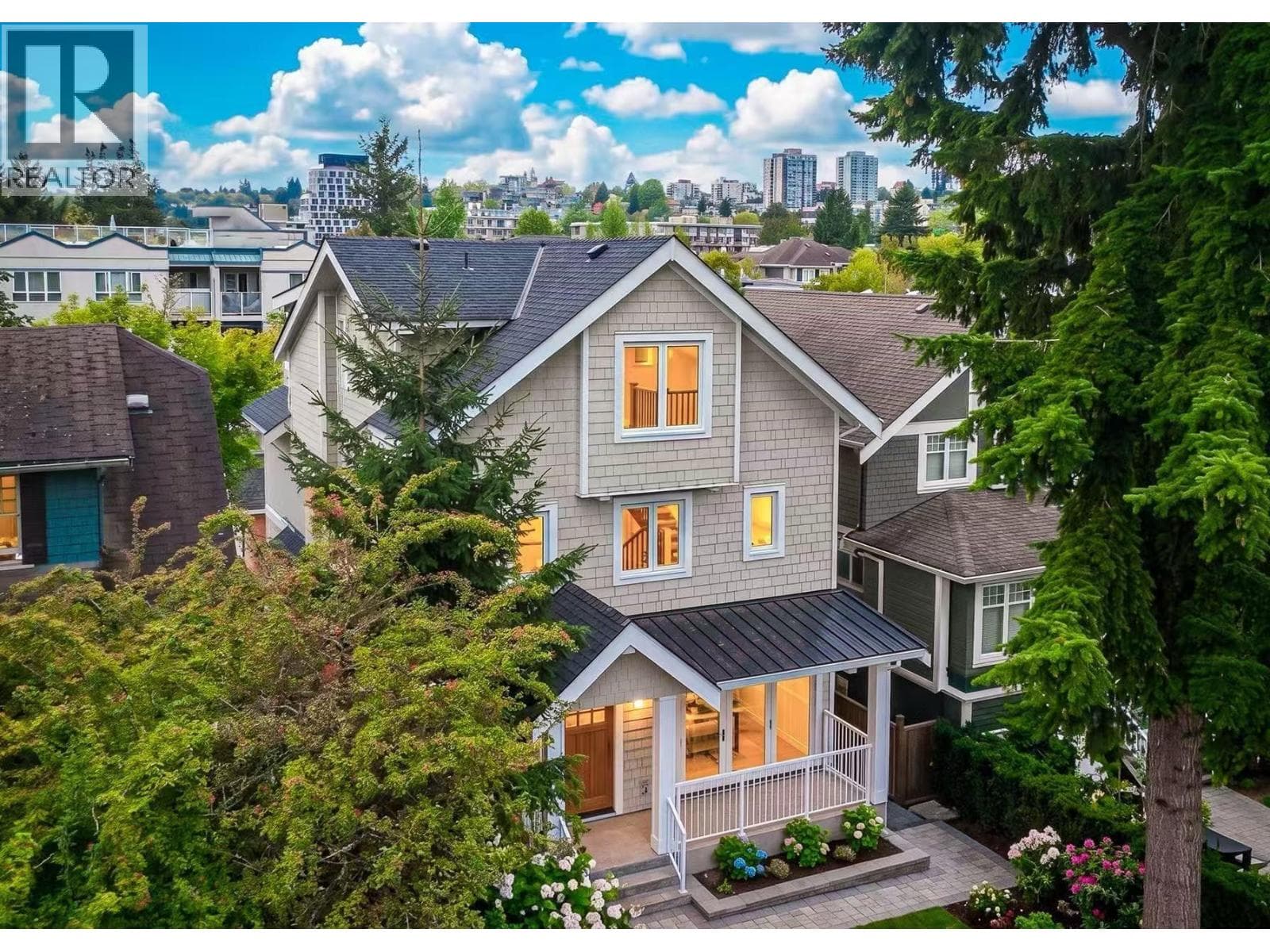 2 3638 W 3rd Avenue, Vancouver: photo 1 of 40