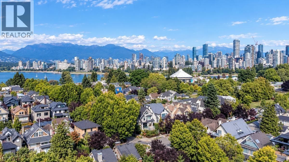 1346 Walnut Street, Vancouver: photo 1 of 28