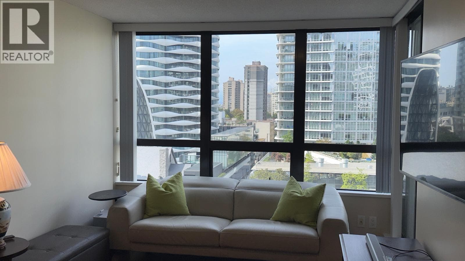 1406 938 Smithe Street, Vancouver: photo 1 of 2