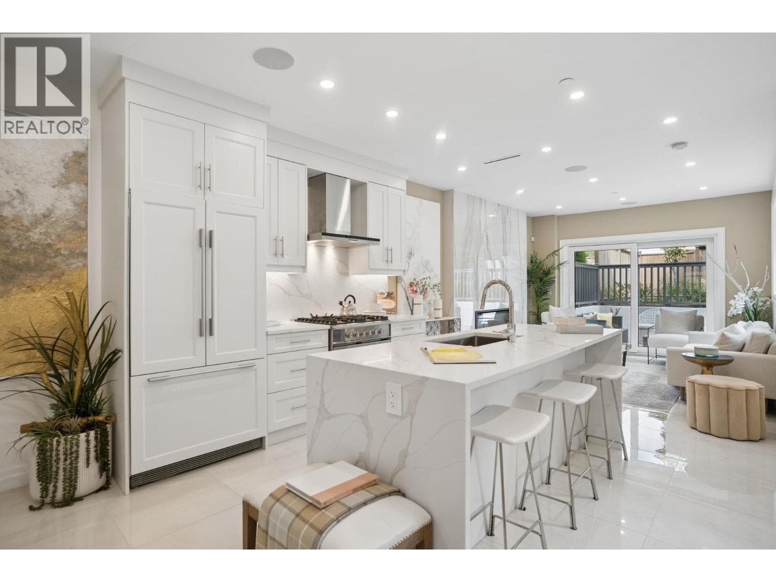 2523 W 8th Avenue, Vancouver: photo 1 of 26