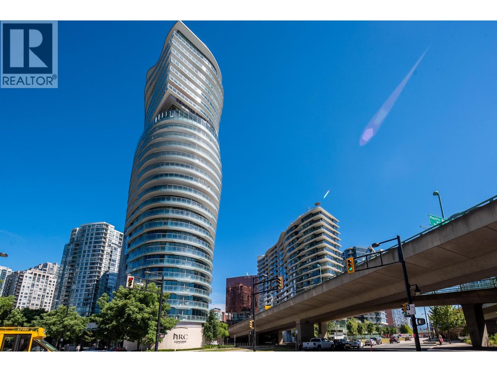 2001 89 Nelson Street, Vancouver: photo 1 of 18