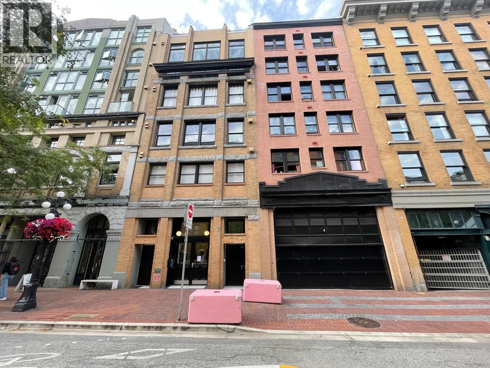 704 27 Alexander Street, Vancouver: photo 1 of 24