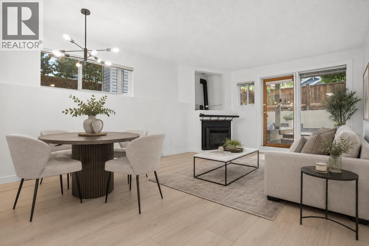 3 3250 W 4th Avenue, Vancouver: photo 1 of 32