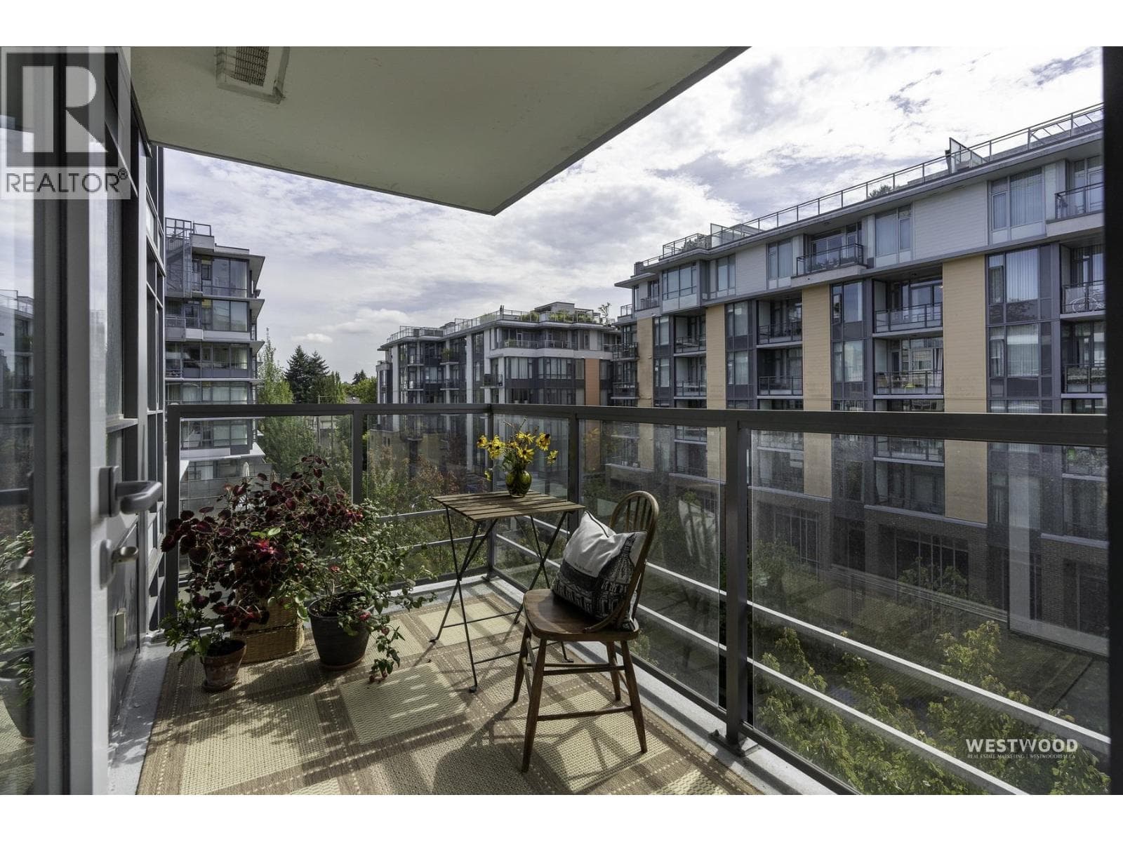 661 2080 W Broadway, Vancouver: photo 1 of 40