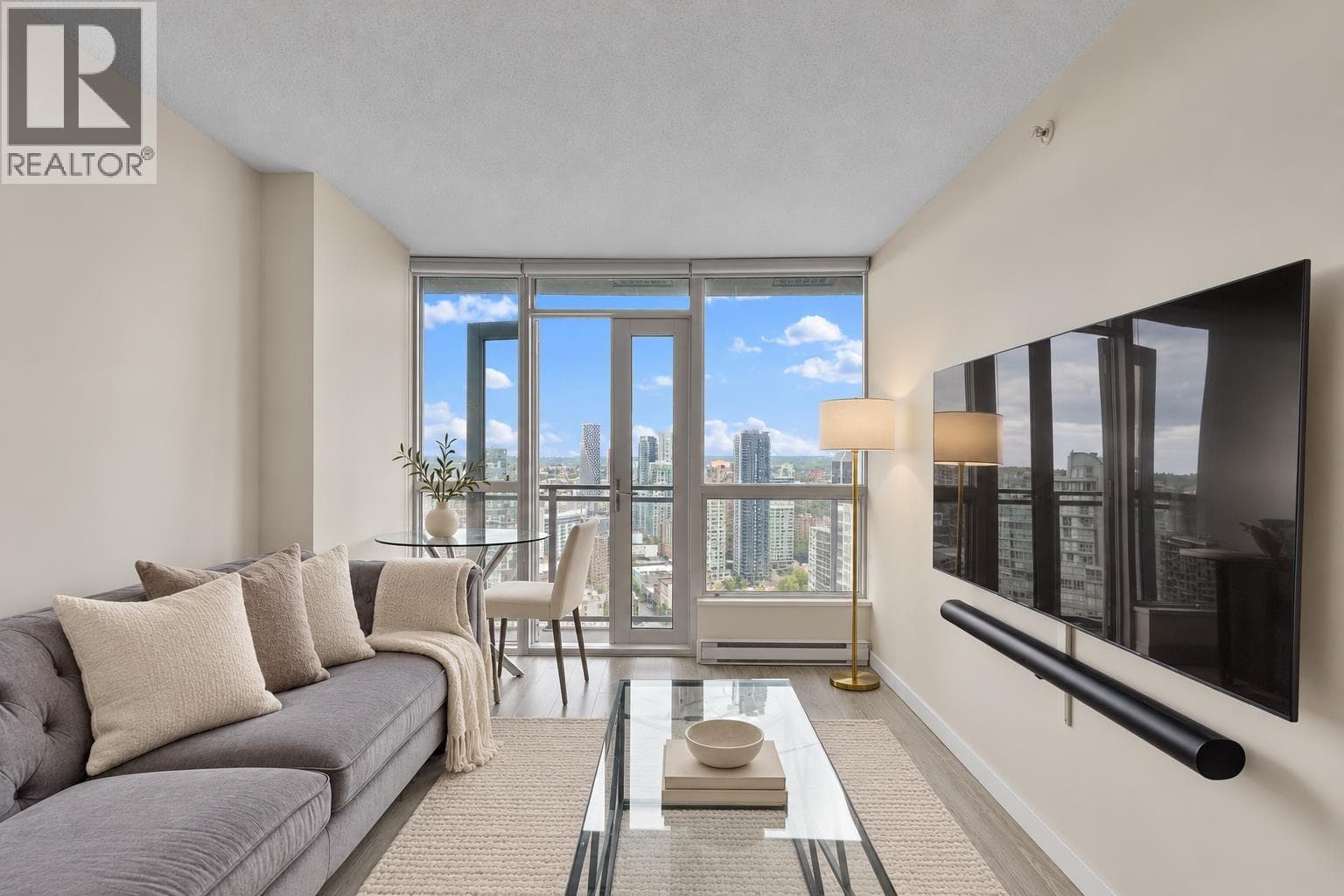 2908 833 Seymour Street, Vancouver: photo 1 of 10
