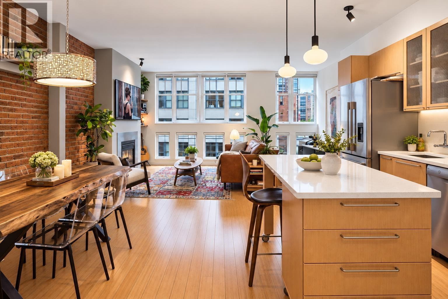 401 1072 Hamilton Street, Vancouver: photo 1 of 33