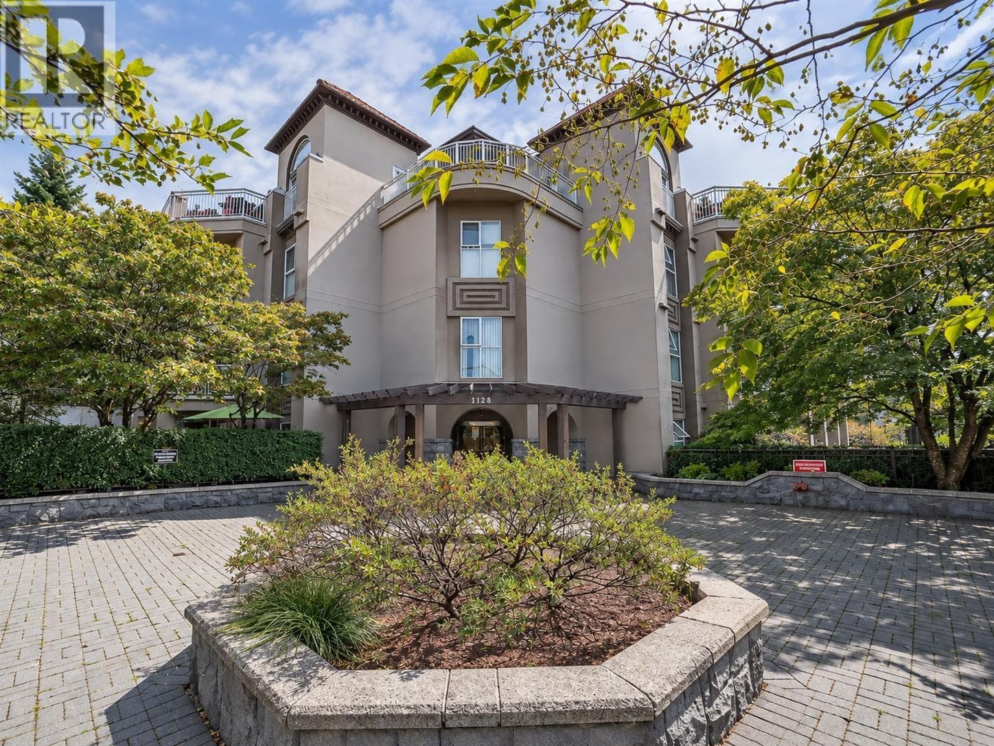401 1128 Sixth Avenue, New Westminster: photo 1 of 20