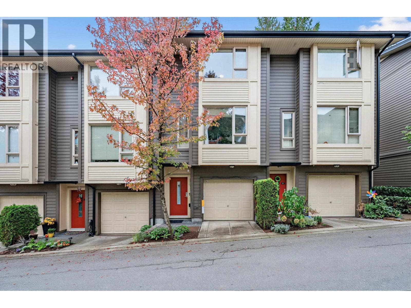 26 9229 University Crescent, Burnaby: photo 1 of 34