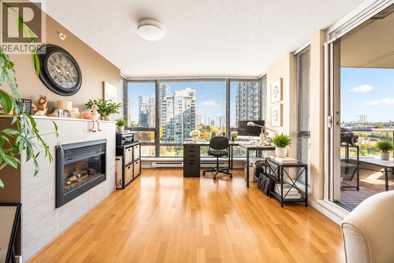 906 4118 Dawson Street Street, Burnaby: photo 1 of 25