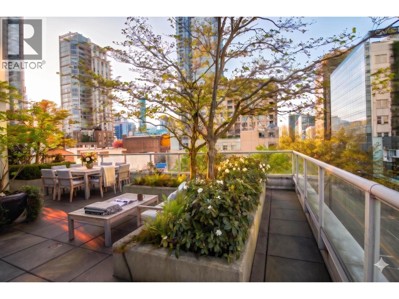 402 480 Robson Street, Vancouver: photo 1 of 23