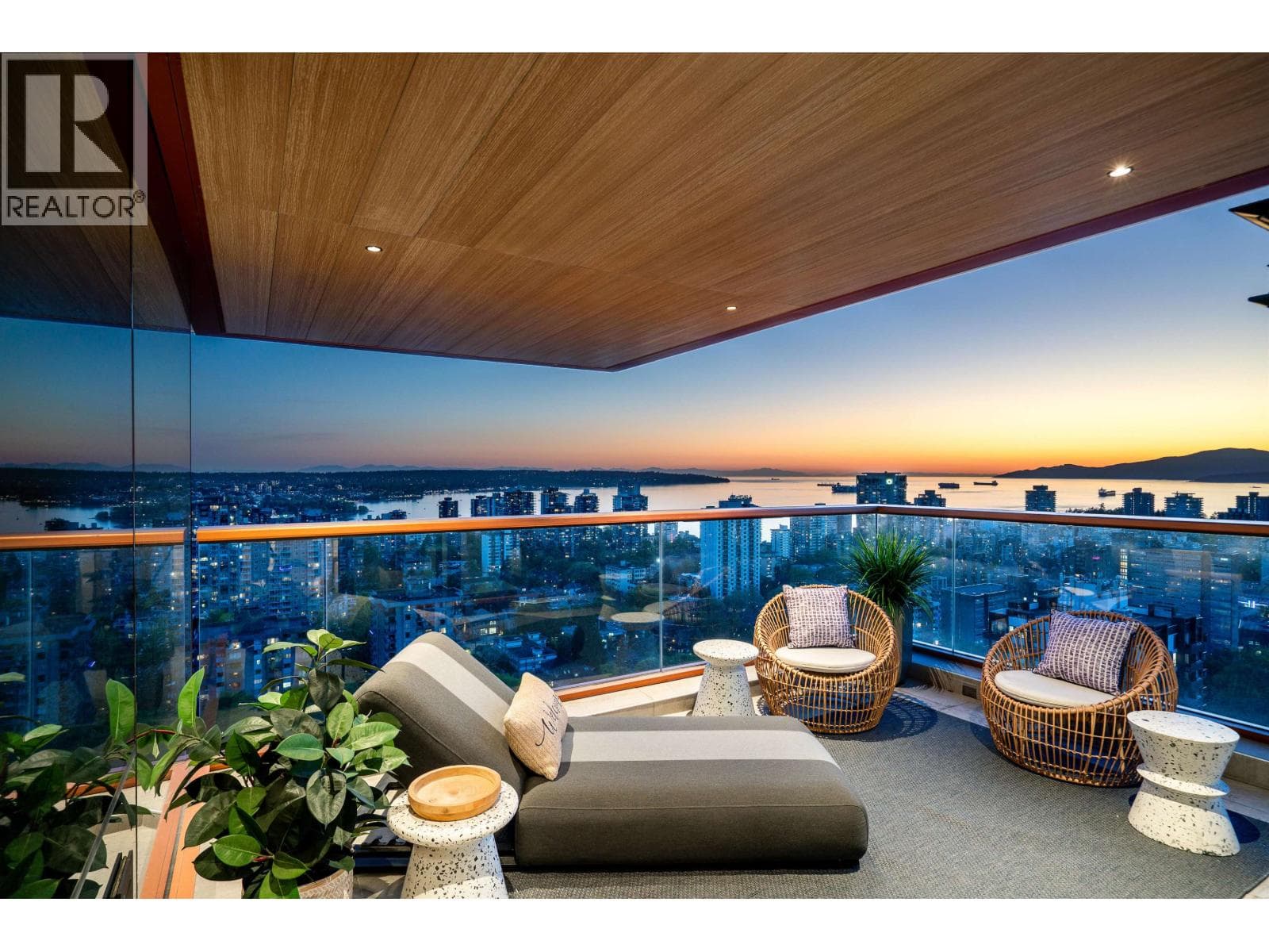 2901 1408 Robson Street, Vancouver: photo 1 of 40