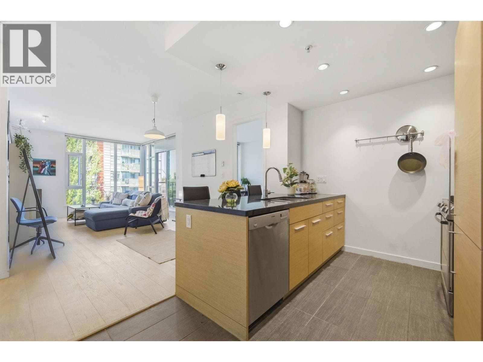 403 2528 Maple Street, Vancouver: photo 1 of 25