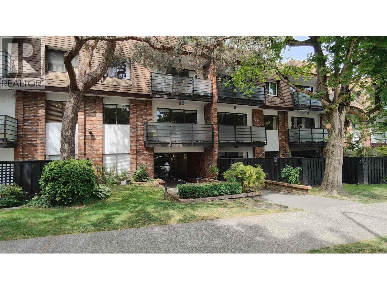 202 1933 W 5th Avenue, Vancouver: photo 1 of 11