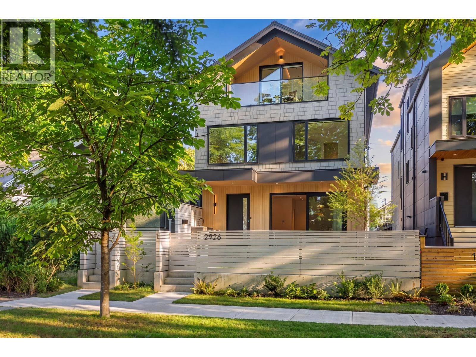 1 2926 W 12th Avenue, Vancouver: photo 1 of 28