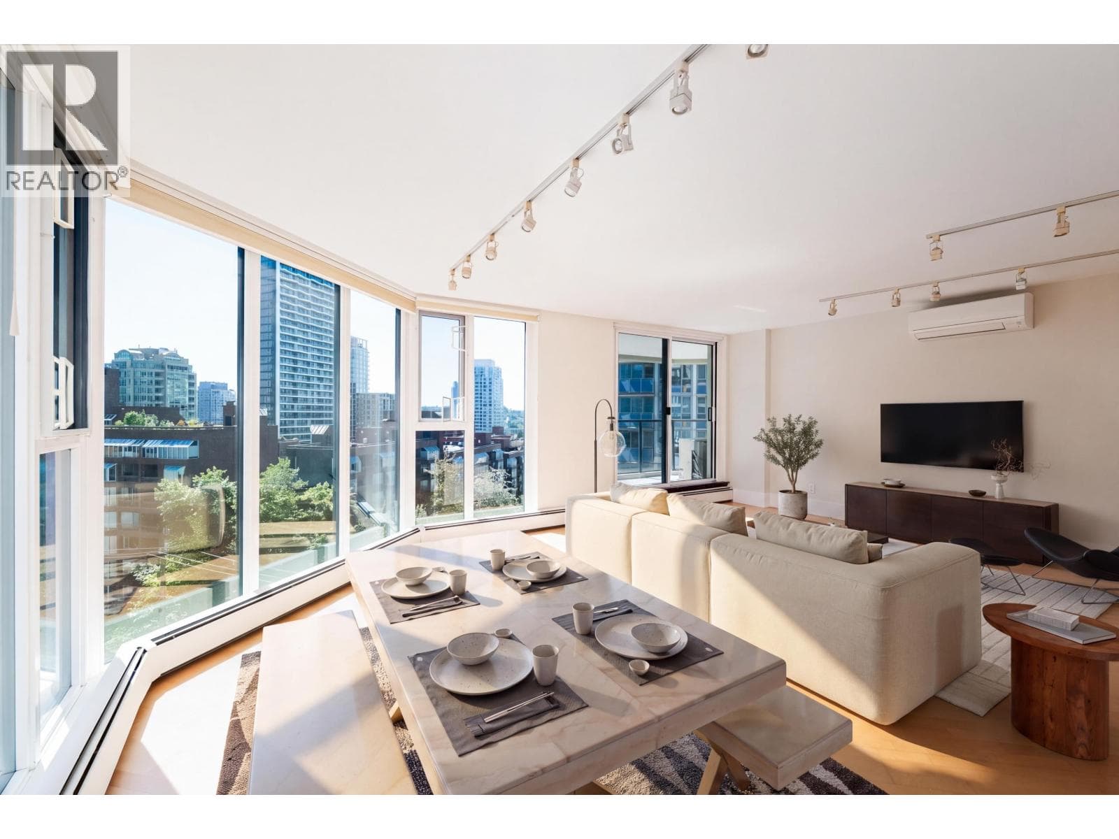 905 1010 Burnaby Street, Vancouver: photo 1 of 40