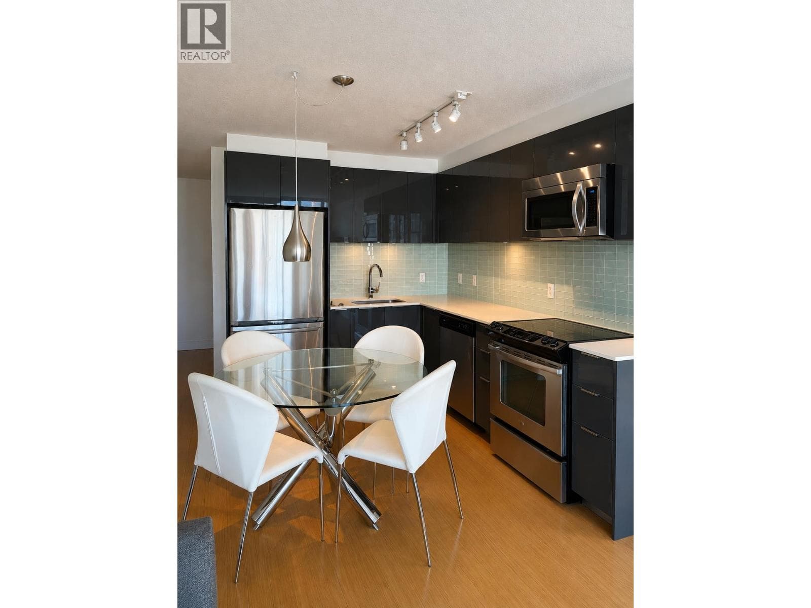 702 1325 Rolston Street, Vancouver: photo 1 of 7