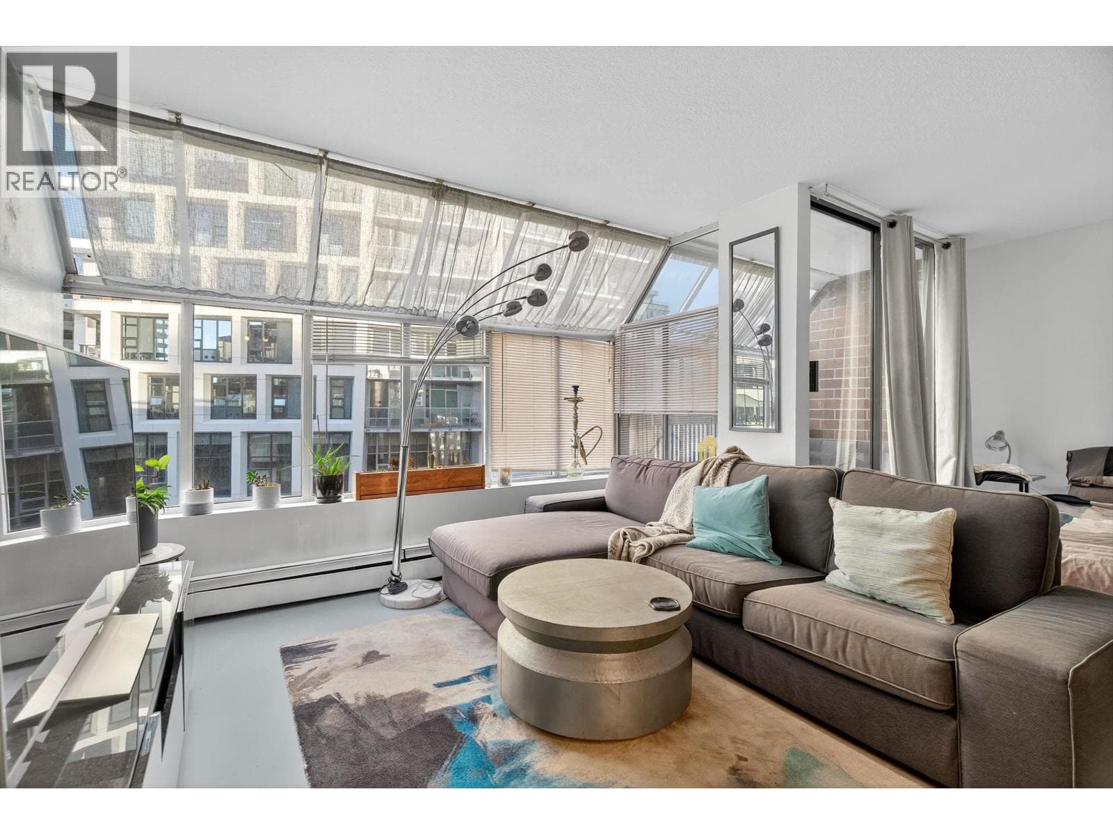 902 950 Drake Street, Vancouver: photo 1 of 31