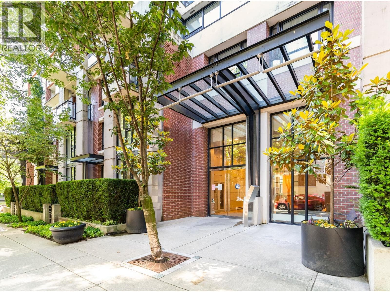 502 977 Mainland Street, Vancouver: photo 1 of 14