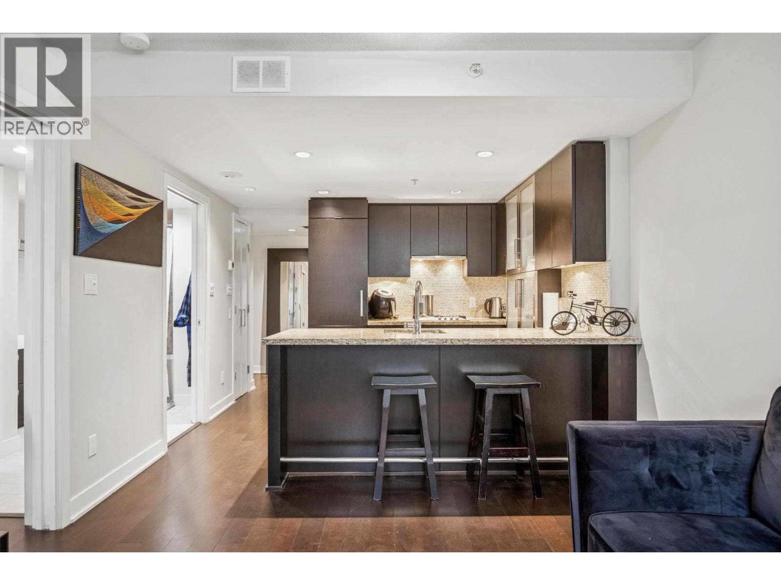 301 1055 Richards Street, Vancouver: photo 1 of 34