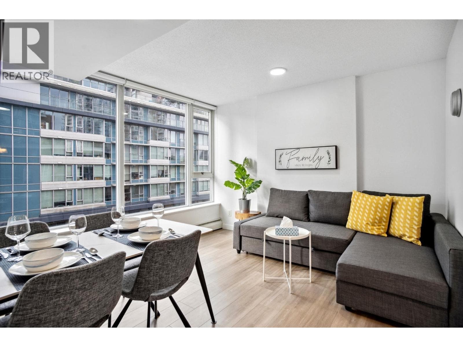 605 618 Abbott Street, Vancouver: photo 1 of 15