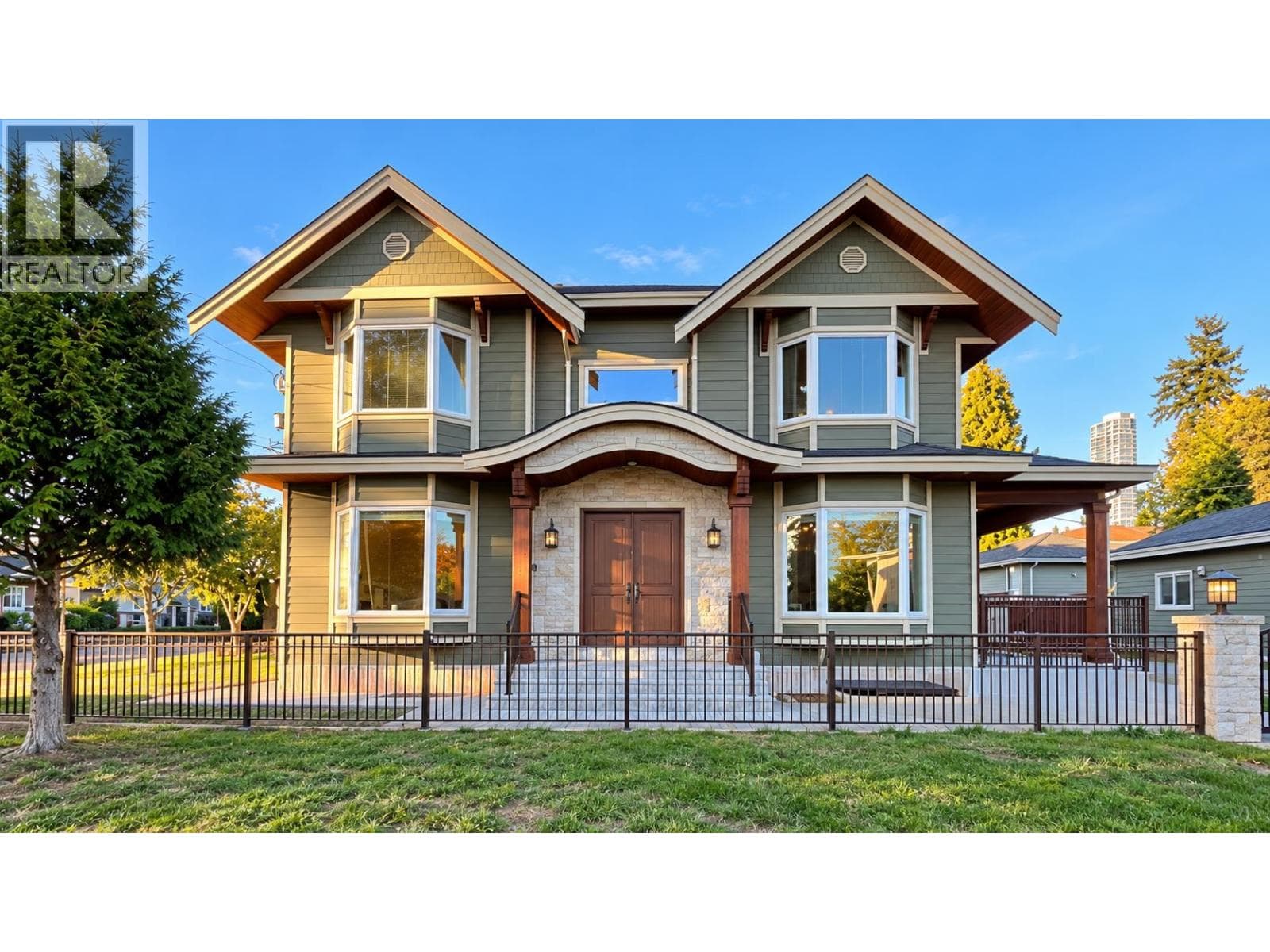 4319 Greta Street, Burnaby: photo 1 of 40